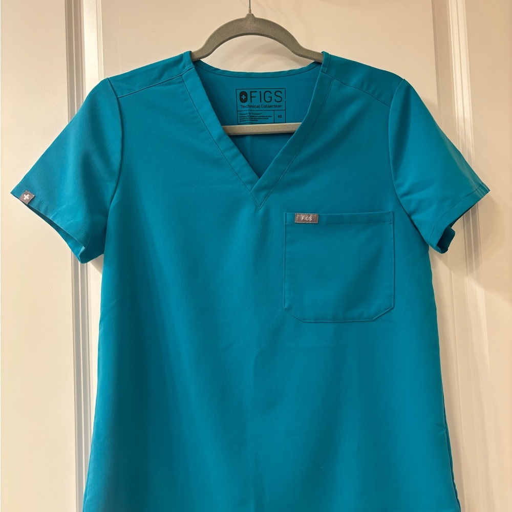 Figs Women’s Teal Catarina One Pocket Scrub Top